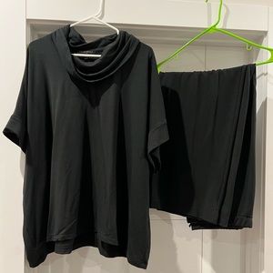 Banana Republic stylish short sleeved sweat outfit.